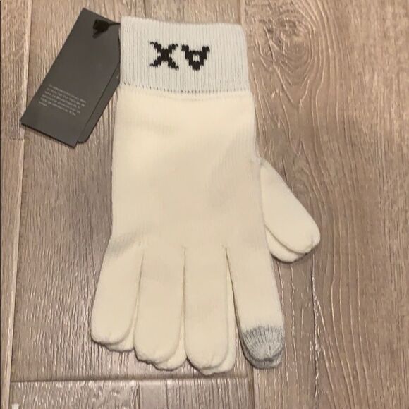 🎉Last one left 🎉Armani Exchange gloves 🌟 - Picture 2 of 8